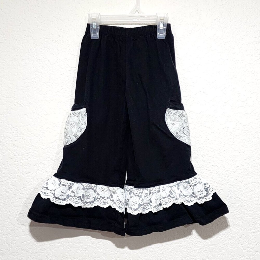 Jelly the Pug Alexis Capris Fiesta Collection Pants Lace Trim Black